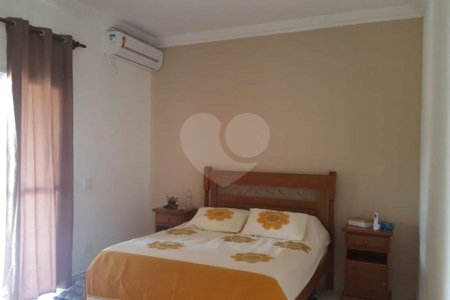 Casa à venda com 3 quartos, sendo 1 suíte, no condomínio Village Ipanema 1, Araçoiaba da Serra - SP