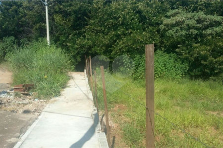 Terreno com 548,00 m² de área total.