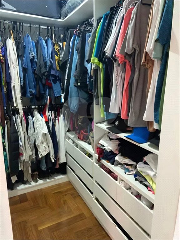 Casa à venda com 3 quartos, sendo 1 suíte,  no condomínio Villas de São Francisco I, São Paulo - SP