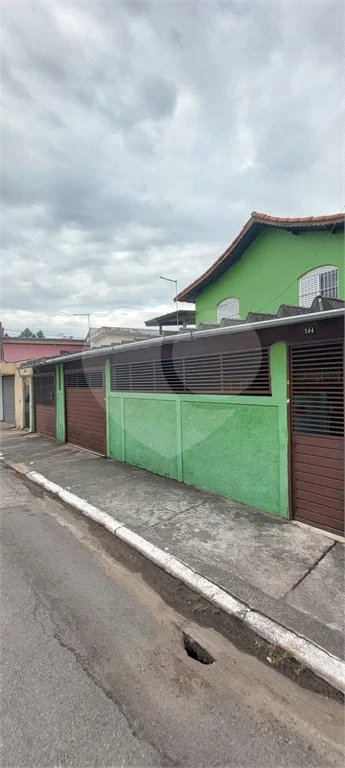 Sobrado espaçoso em São Miguel Paulista com 5 dormitórios e 5 vagas.