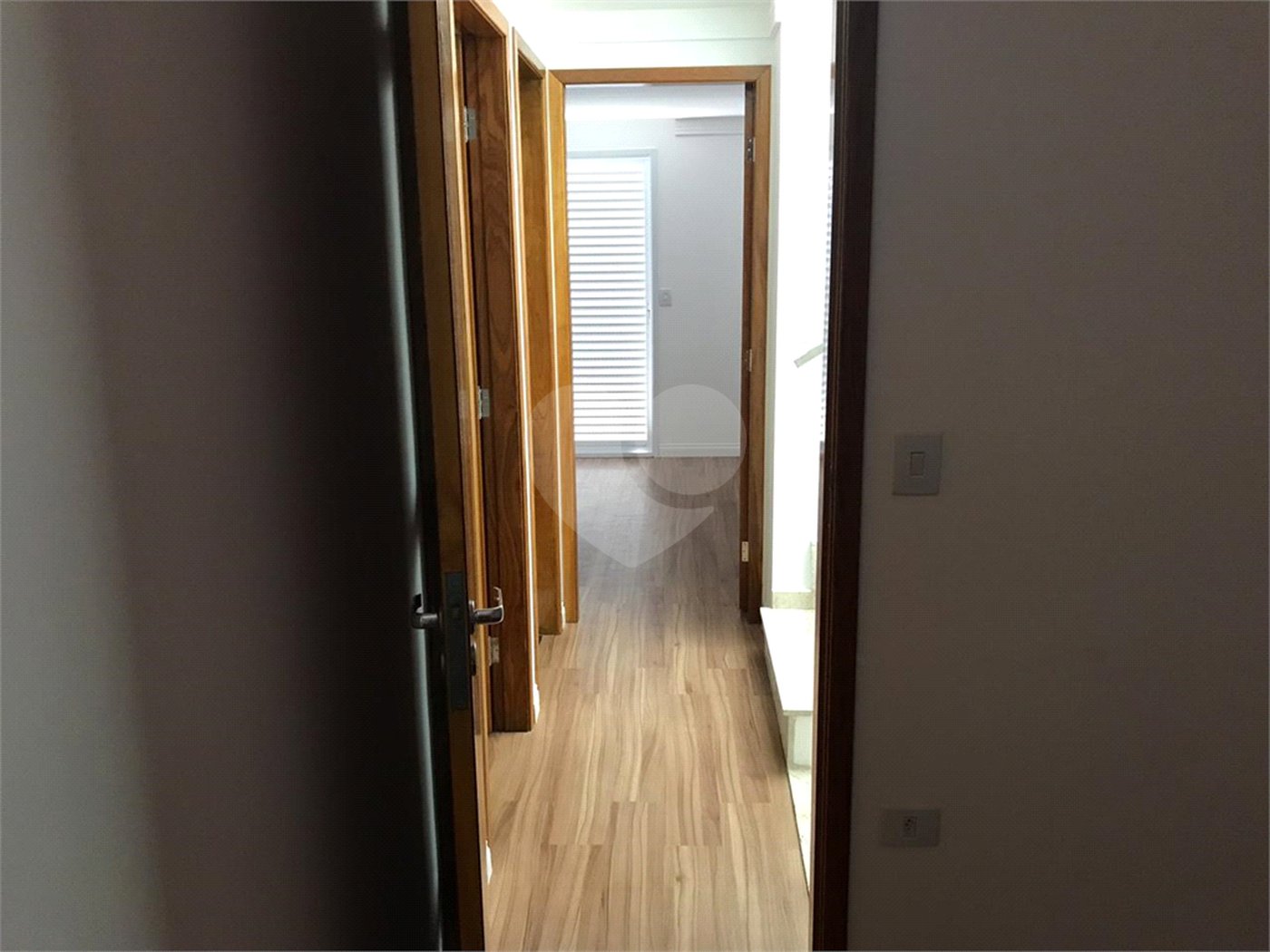 Casa à venda com 3 quartos, sendo 1 suíte, no condomínio Parque Vitória, São Paulo - SP