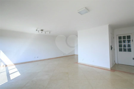 Apartamento locação Alto da Boa Vista próximo Jardim Marajoara.