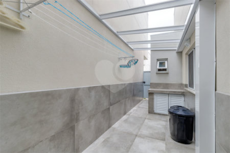 Casa à venda com 4 quartos, sendo 2 suítes, no condomínio Residencial Vila Lagos, São Paulo - SP
