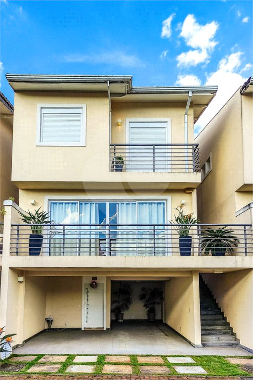 Casa à venda com 3 suítes no condomínio Residencial Paineiras, São Paulo - SP