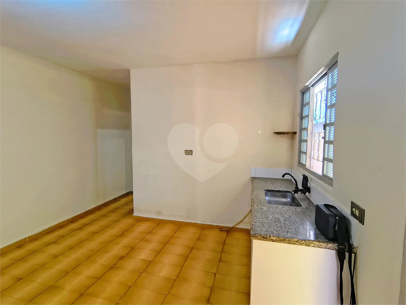 Casa Térrea para Venda – Bairro Vila Avaí, Indaiatuba - com 02 quartos- 01 banheiro-sala -cozinha-quintal e garagem 0 1carro