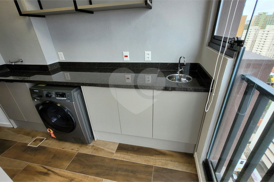 Apartamento de 2 quartos mobiliado à venda no Paraíso