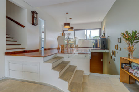 Casa à venda com 4 quartos, sendo 2 suítes, no condomínio Vila Antonieta, São Paulo - SP