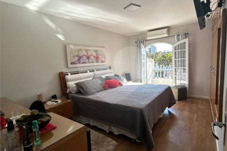 Sobrado à venda com 3 quartos, sendo 1 suíte, em Jardim Jussara, São Paulo, SP