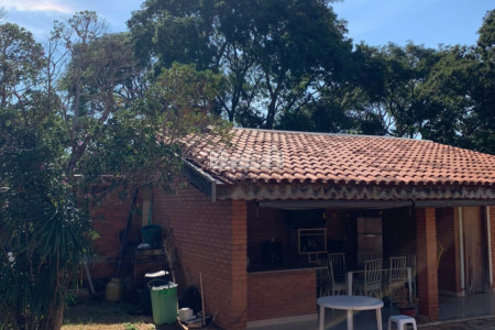 Casa à venda em Aparecida de São Manuel, São Manuel – SP, com projeto que valoriza conforto, iluminação natural e áreas de convivência.
