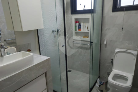Casa à venda com 4 quartos, sendo 2 suítes,  no condomínio Figueira Garden, Atibaia - SP