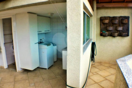 Casa à venda com 5 suítes no condomínio Travessa Tenente Ariston de Oliveira,4, São Paulo - SP