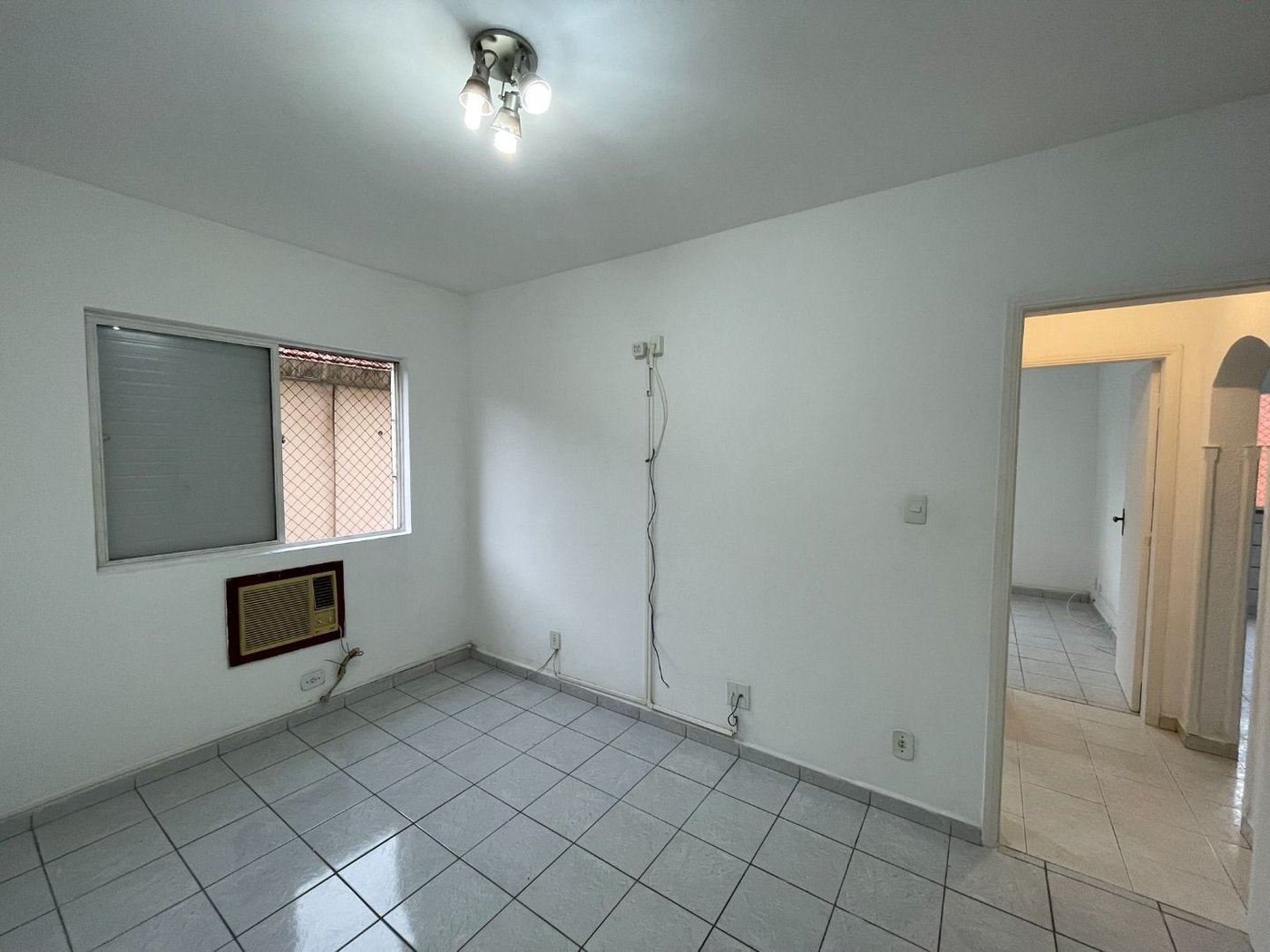 Apartamento 2 dormitórios + dependência, 1 vaga demarcada, no Campo Grande, Santos