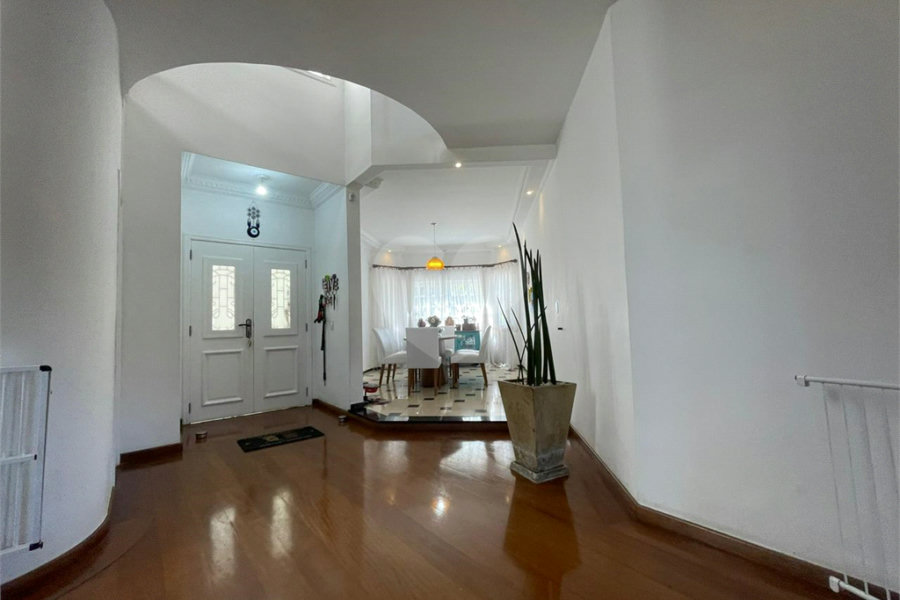 Casa à venda com 4 quartos, sendo 2 suítes, no condomínio Residencial Itatinga I, São Paulo - SP