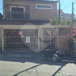 Sobrado para alugar com 4 quartos, sendo 3 suítes, em Vila Nivi, São Paulo, SP
