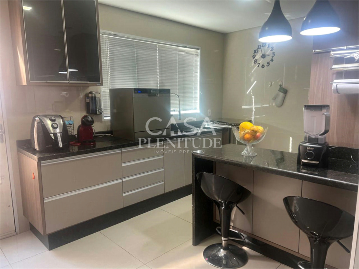 Sobrado à venda com 3 quartos, sendo 1 suíte, em Jardim Santa Marta, Sorocaba, SP