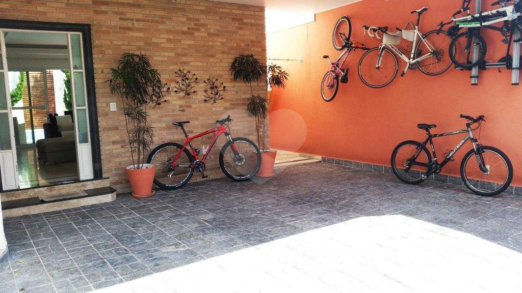 Casa à venda com 4 suítes em Granja Julieta, São Paulo, SP
