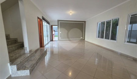 Casa para alugar com 3 quartos, sendo 1 suíte,  no condomínio Residencial Jardim das Palmeiras, Vinhedo - SP