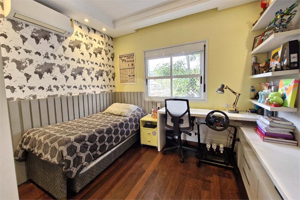 Casa à venda com 4 quartos, sendo 3 suítes,  no condomínio Le Lis Vert Village, São Paulo - SP