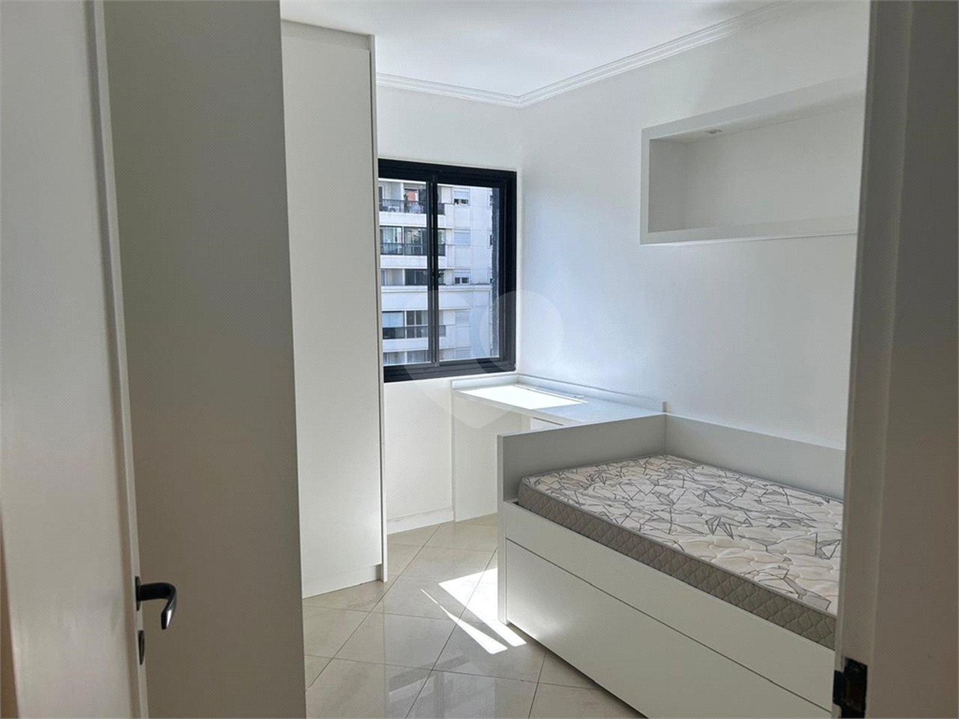 Apartamento para alugar com 3 quartos, sendo 1 suíte,  em Pinheiros, São Paulo, SP