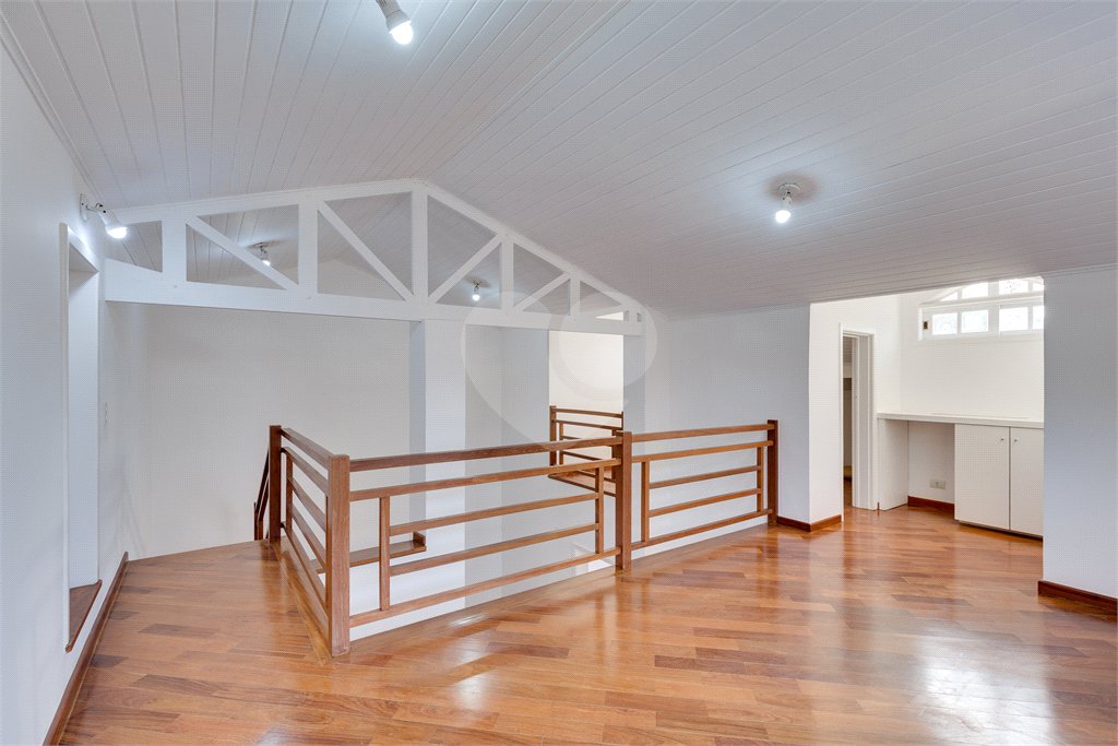 Casa para alugar com 4 quartos, sendo 2 suítes, no condomínio Cassiano Ricardo, São Paulo - SP