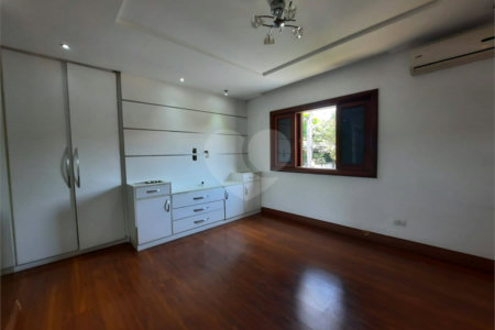Sobrado à venda com 3 quartos, sendo 1 suíte, em City Campo Grande, São Paulo, SP