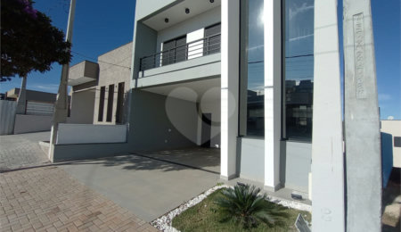 Casa à venda com 3 quartos, sendo 1 suíte,  no condomínio Lago dos Ipês, Itapetininga - SP