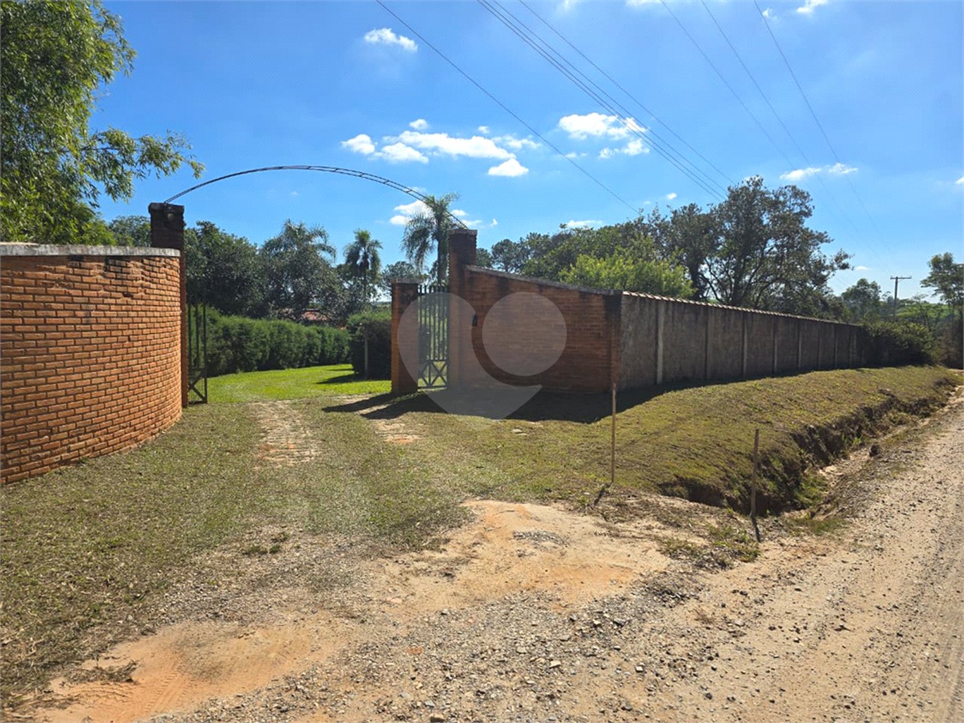 Chácara à venda com 4 quartos, sendo 1 suíte, em Cercadinho, Alambari, SP
