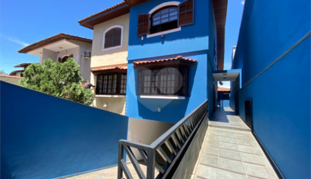 Sobrado à venda com 3 quartos, sendo 1 suíte,  em Tremembé, São Paulo, SP