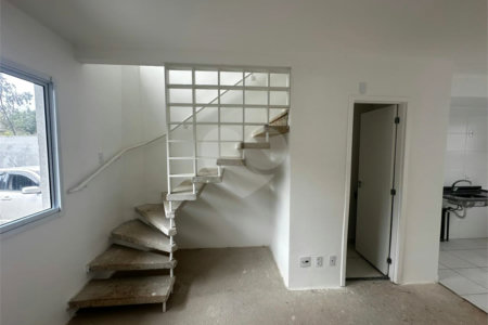 Casa à venda com 2 quartos no condomínio Vila das Paineiras, Suzano - SP
