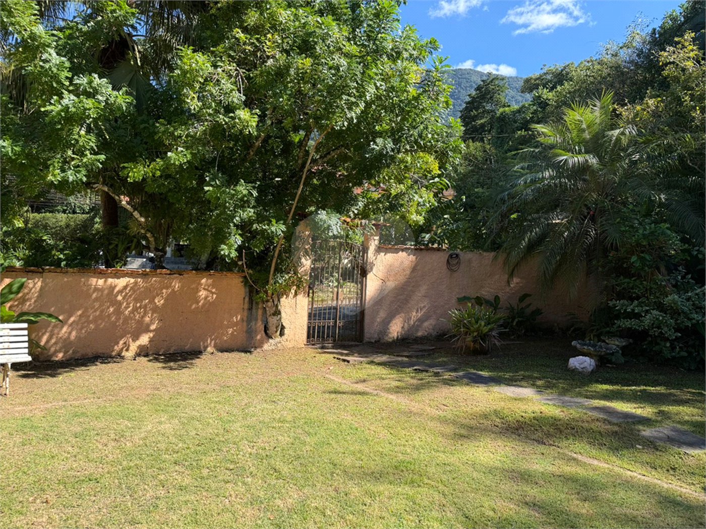 Casa à venda com 6 suítes em Massaguaçu, Caraguatatuba, SP