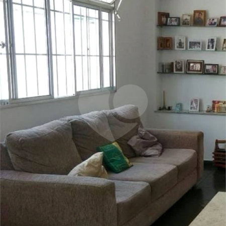 Casa à venda com 3 quartos, sendo 1 suíte, em Vila Mariana, São Paulo, SP
