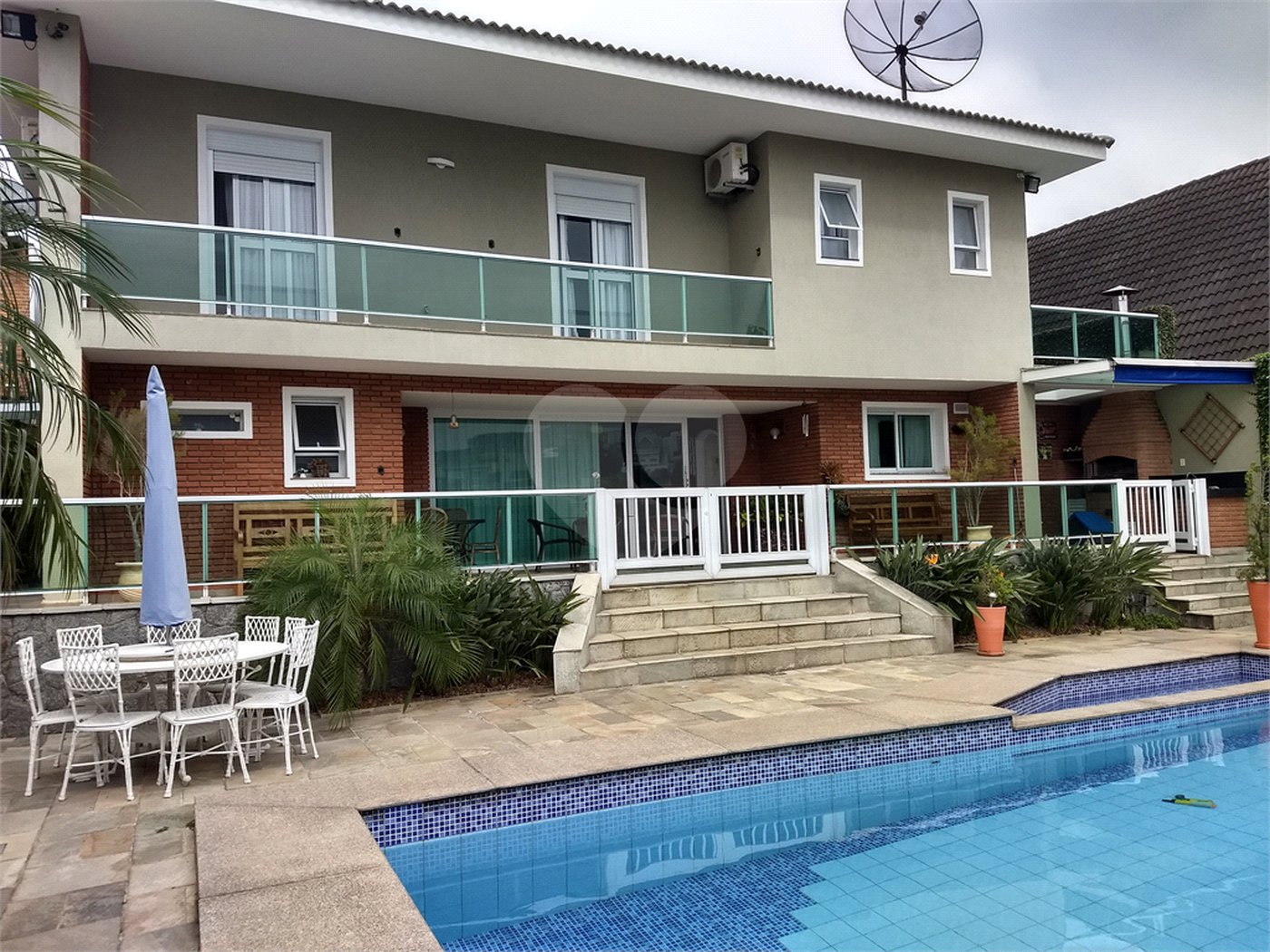 Casa Térrea à venda ou para alugar com 4 suítes em Horto, São Paulo, SP