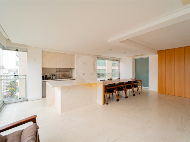 Apartamento à venda com 3 suítes em Campo Belo, São Paulo, SP
