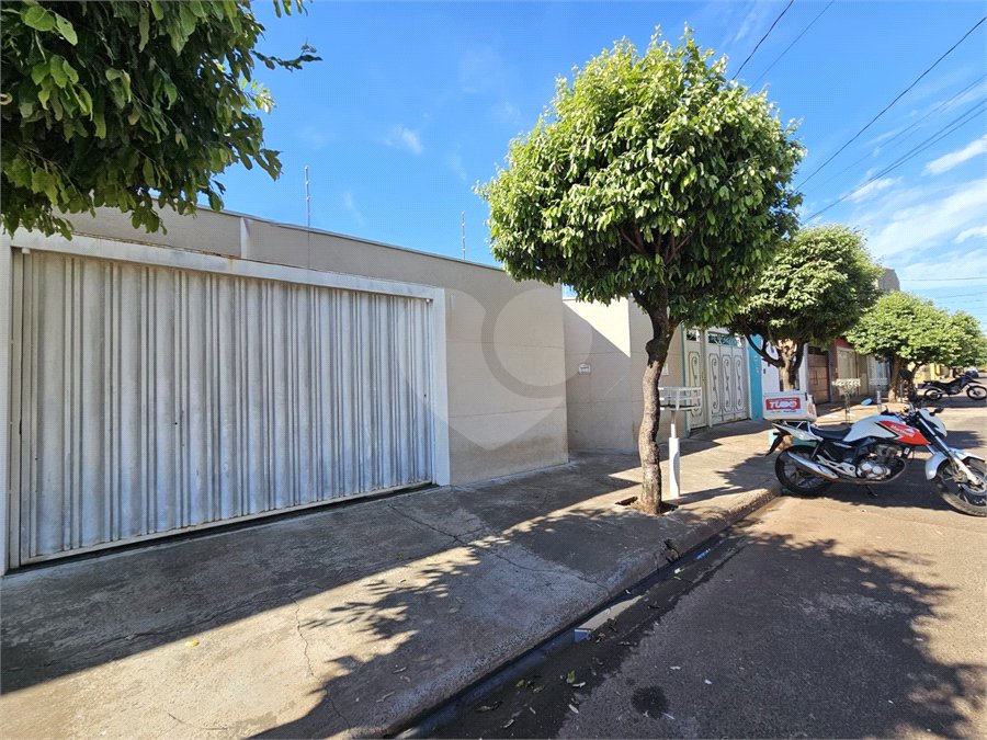 Casa à venda com 3 quartos, sendo 1 suíte,  em Jardim Jóquei Clube, Ribeirão Preto, SP