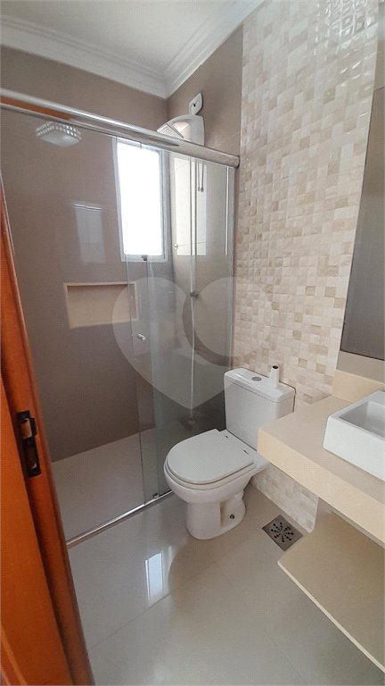 Casa à venda com 3 quartos, sendo 1 suíte, no condomínio Residencial Jardins, São Bernardo do Campo - SP