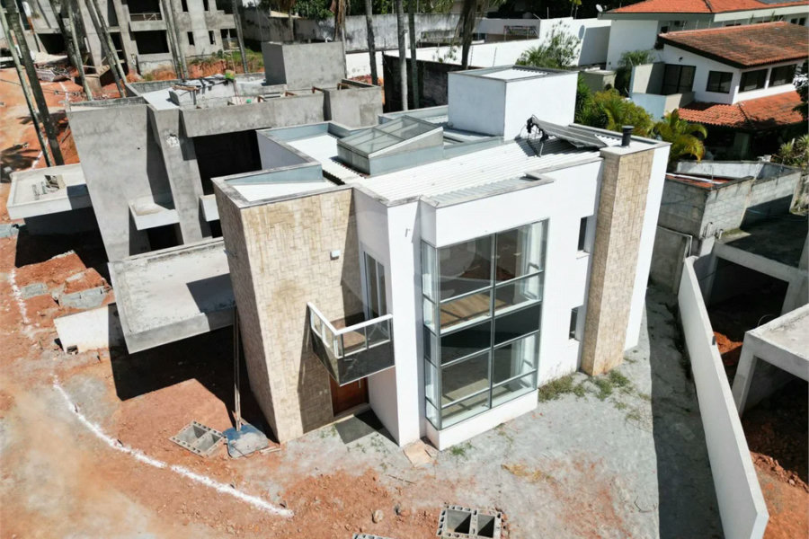 Casa à venda com 4 quartos, sendo 2 suítes, no condomínio Residencial Floresta, São Paulo - SP
