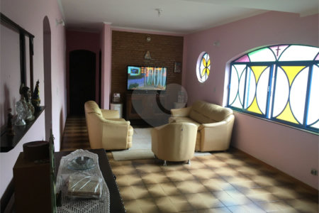 Casa à venda com 4 quartos, sendo 1 suíte, no Centro, Piracaia, SP