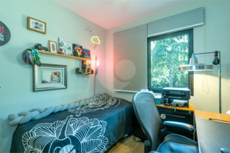 Apartamento à venda com 3 quartos, sendo 1 suíte, em Jardim Morumbi, São Paulo, SP