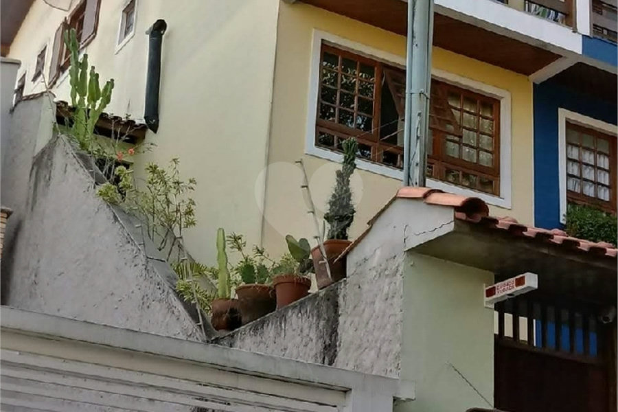 Casa à venda com 3 suítes em Horto Florestal, São Paulo, SP