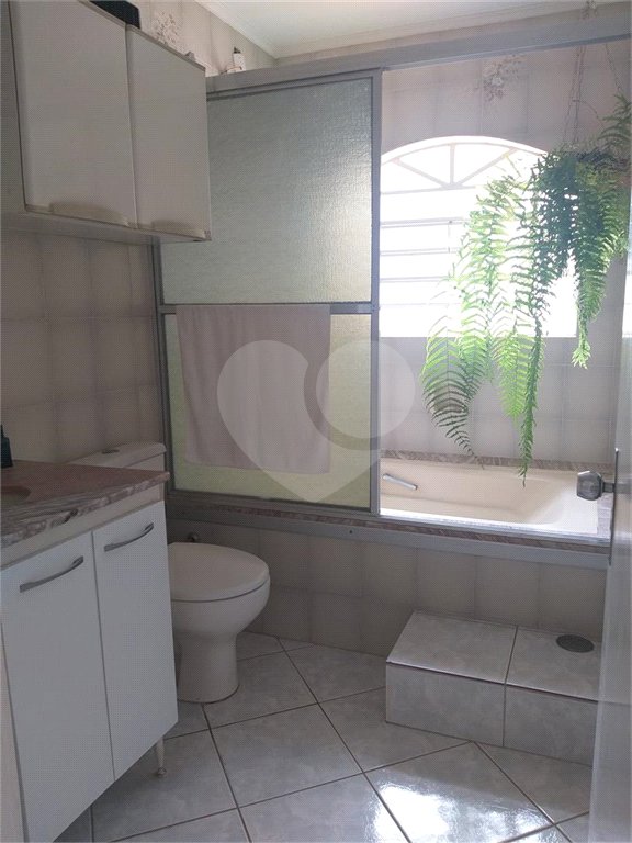 Casa à venda com 4 quartos, sendo 3 suítes, no condomínio São Joaquim, Vinhedo - SP