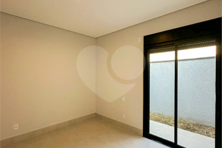 Casa à venda com 3 quartos, sendo 1 suíte, no condomínio Residencial Mont'alcino, Valinhos - SP