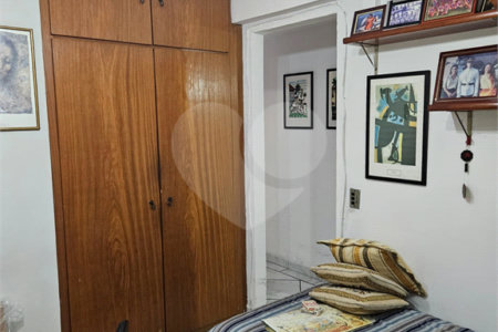 Casa à venda com 3 quartos, sendo 1 suíte, no condomínio Jconde de Irajá, São Paulo - SP
