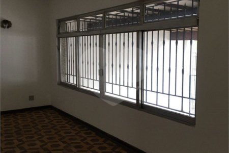 Casa à venda com 3 quartos, sendo 1 suíte, em Parque Bristol, São Paulo, SP