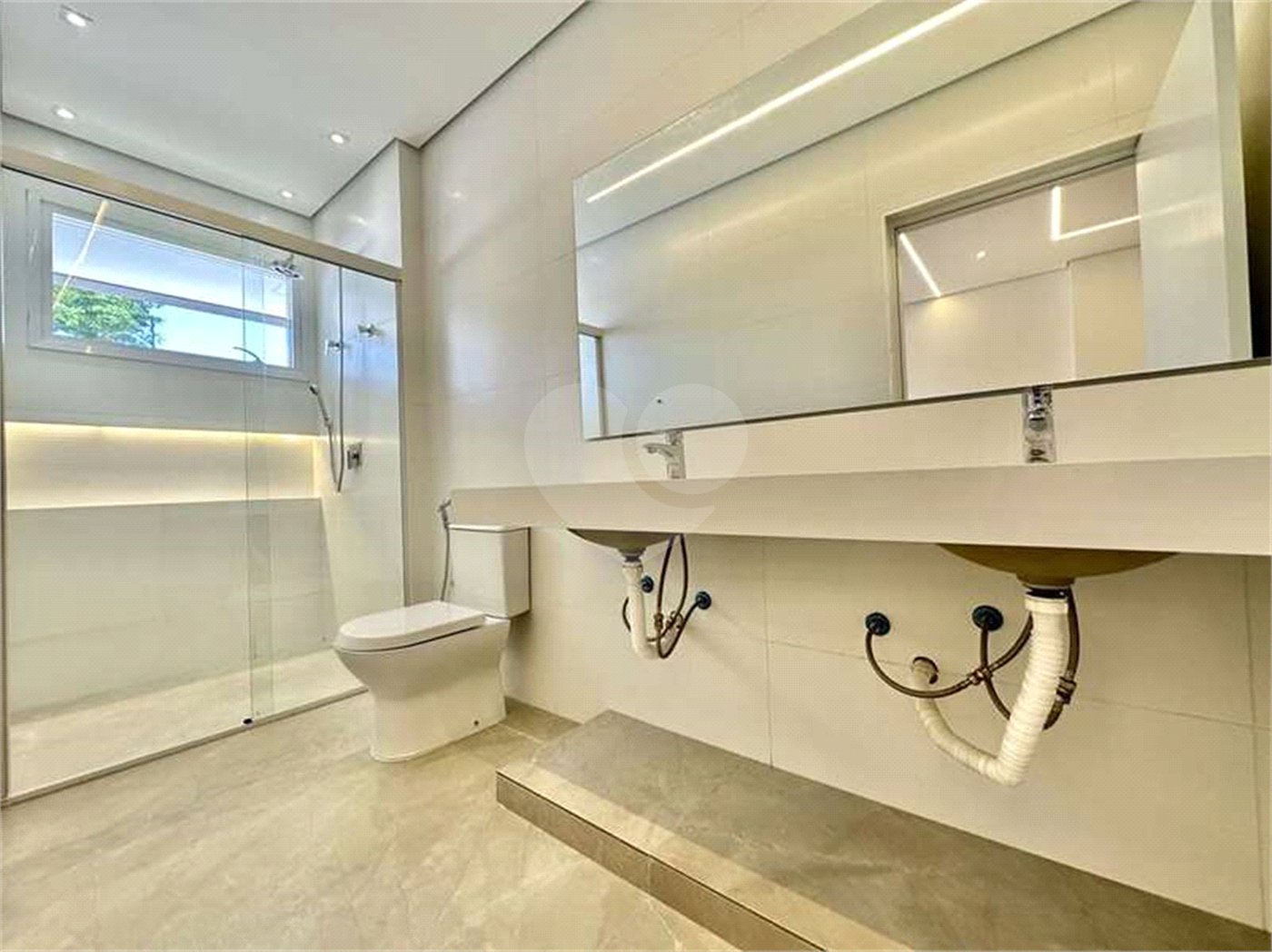 Casa Contemporânea e Mobiliada no Condomínio Palos Verdes – A Essência do Alto Padrão na Granja Viana – 7 suítes, 4 pavimentos com elevador