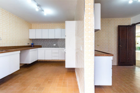 Sobrado à venda com 4 quartos, sendo 2 suítes, em Alto de Pinheiros, São Paulo, SP