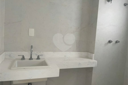 Apartamento à venda com 3 suítes em Campo Belo, São Paulo, SP