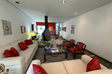 Casa à venda com 4 quartos, sendo 1 suíte, no condomínio Taquaral, São Paulo - SP