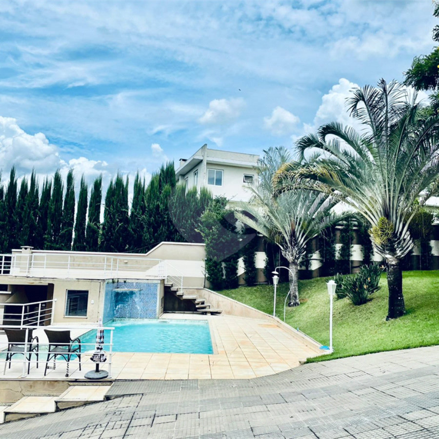 Casa à venda com 3 quartos, sendo 1 suíte, no condomínio Shambala I, Atibaia - SP