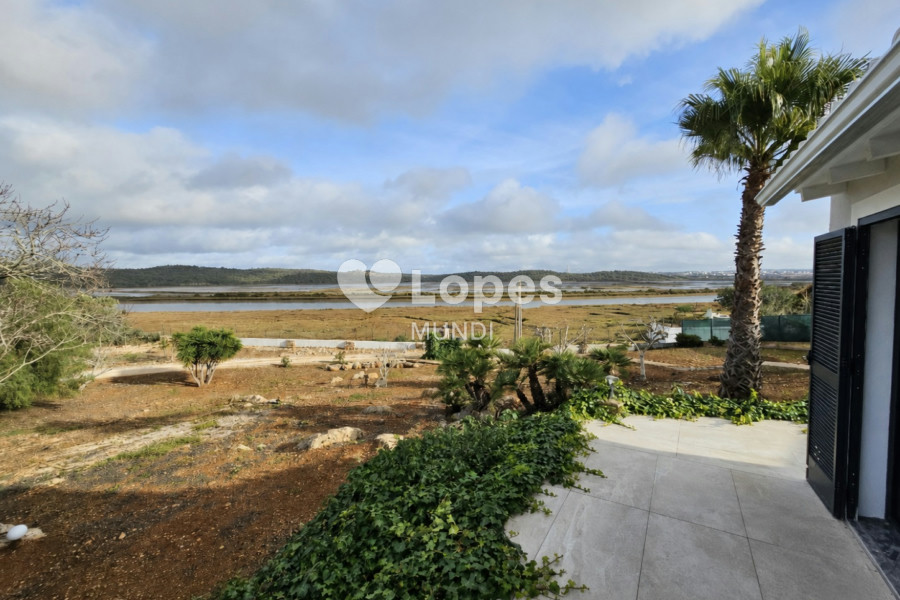 Casa com 3 quartos à venda no Algarve, Portugal – Piscina e terreno de 12.000 m²