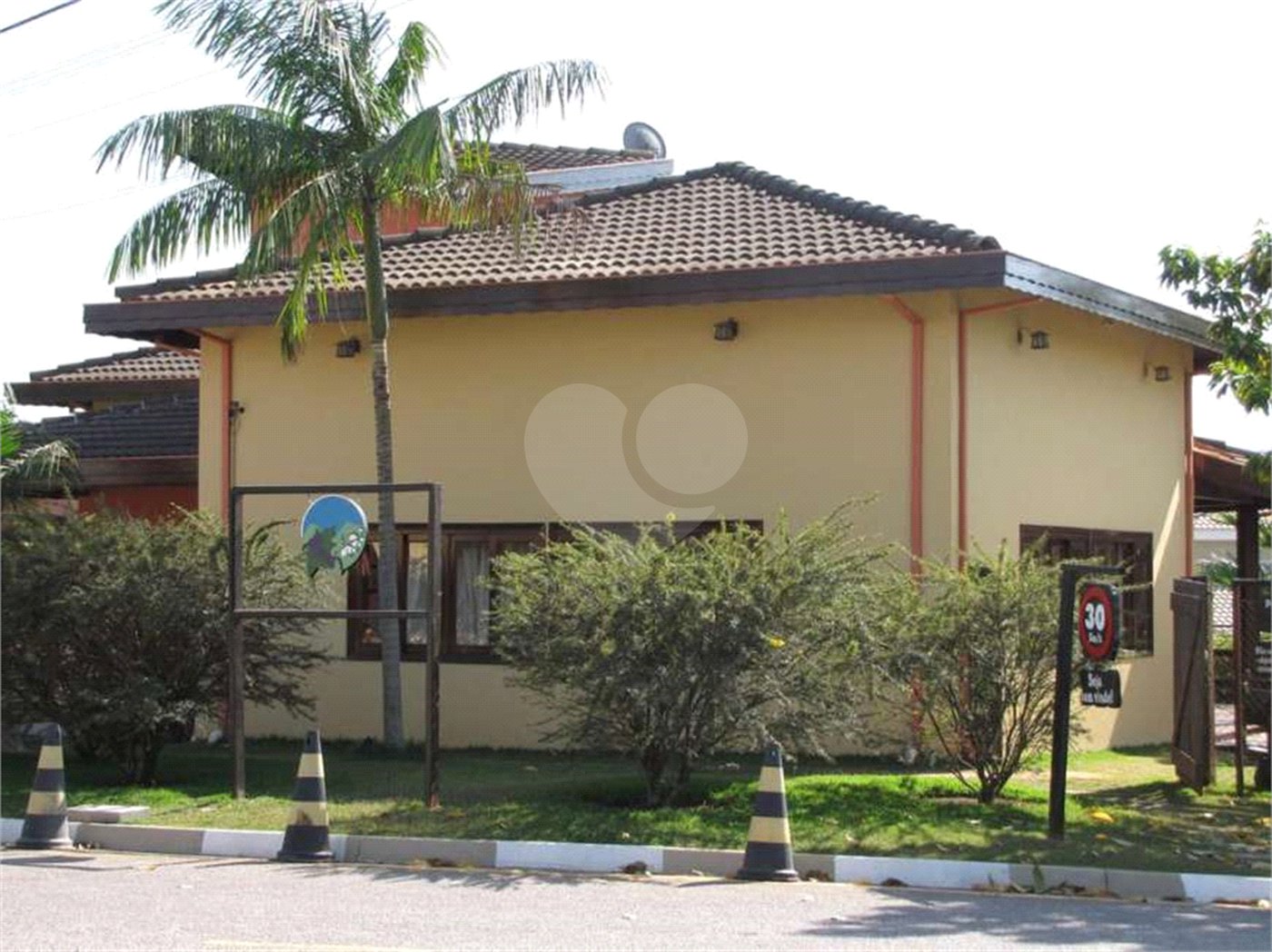 Casa à venda com 3 quartos, sendo 1 suíte, no condomínio Residencial Grape Village, Vinhedo - SP